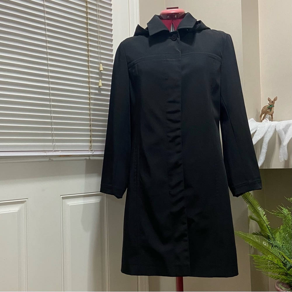 Alfred Sung women black lined hooded button down midi coat. Size 7/8. Used